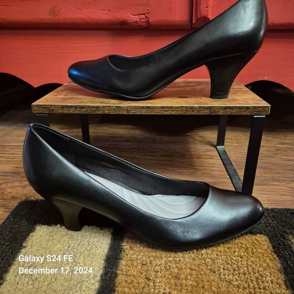 NWOT Size 10 Easy Street Comfort 2.5" Heel Superflex Soft Foot Bed Dressy Casual - Picture 2 of 6